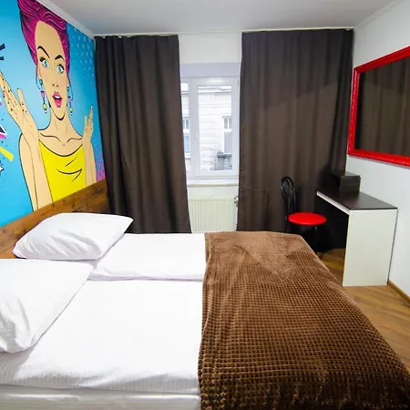 Pop Art Hostel Rynok Sq-3